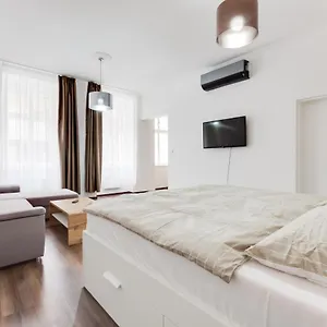 Free Days Luxury Appartamento Praga